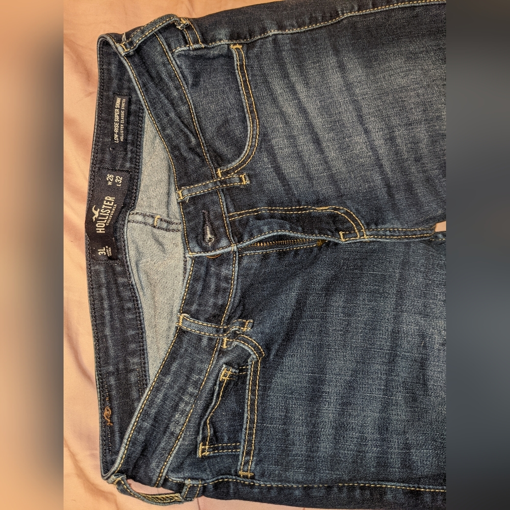 Hollister size 3L